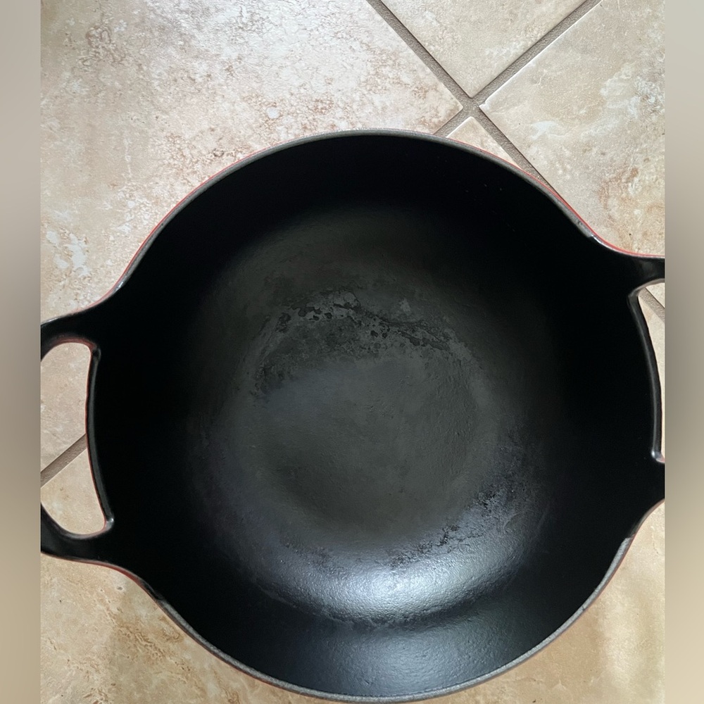Le Creuset cast iron Balti dish in red - Picture 10 of 11
